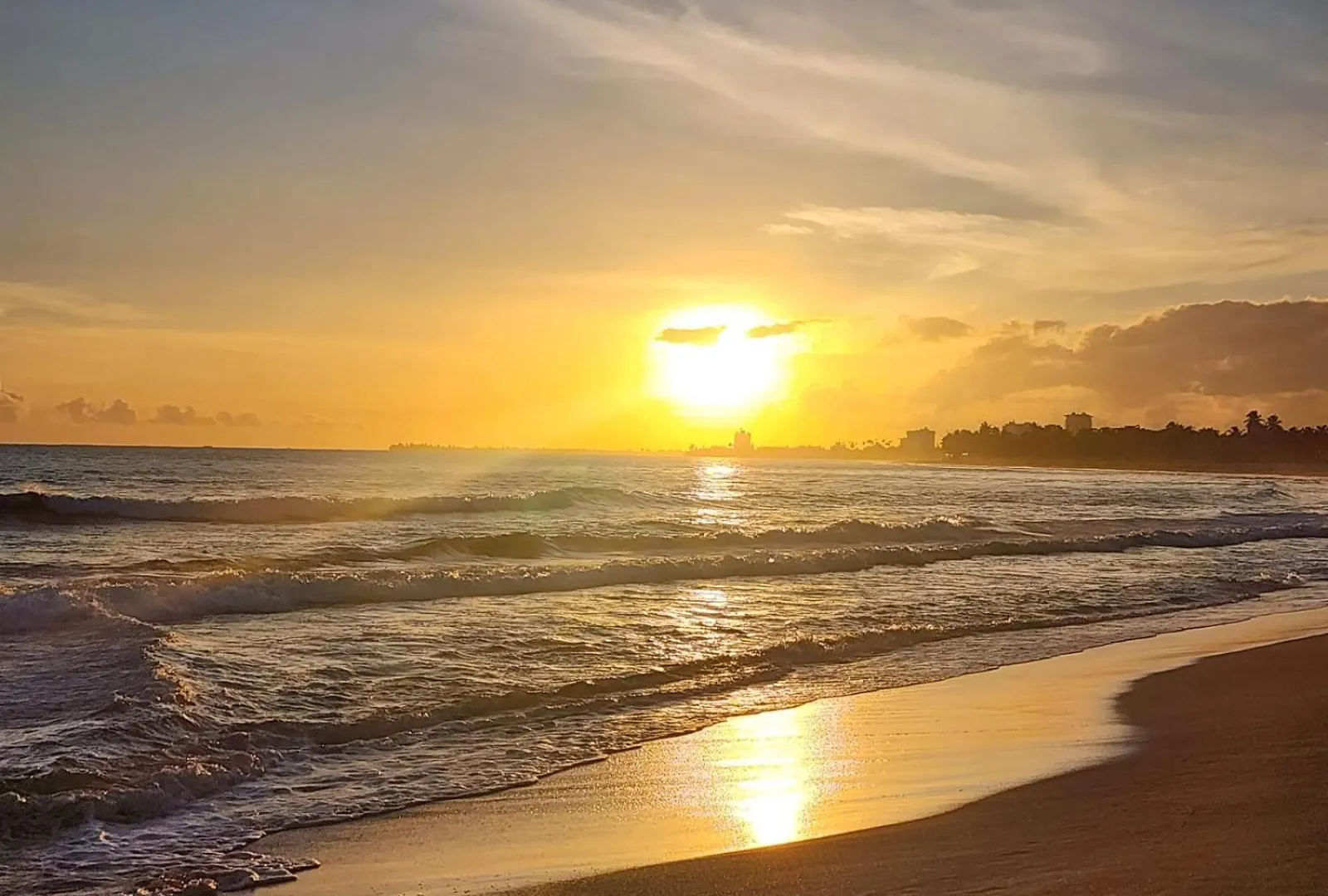 Stunning 3-Bedroom Beachside Apartment San Juan