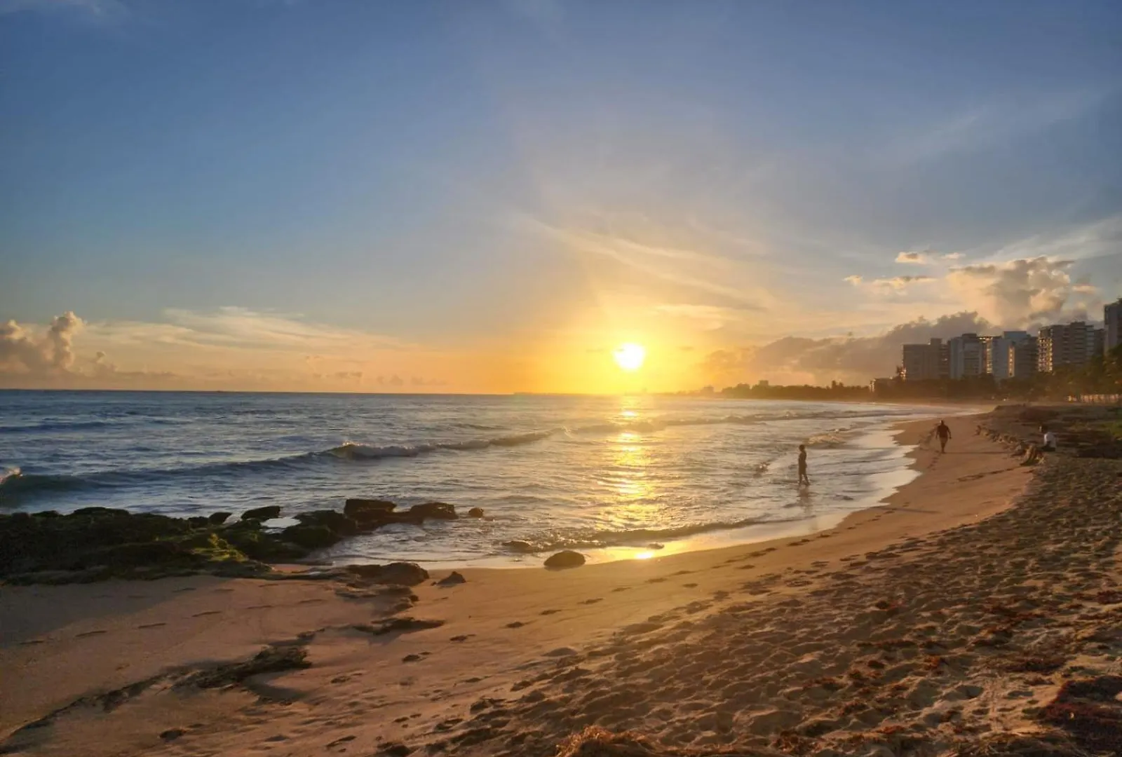 Stunning 3-Bedroom Beachside Apartment San Juan