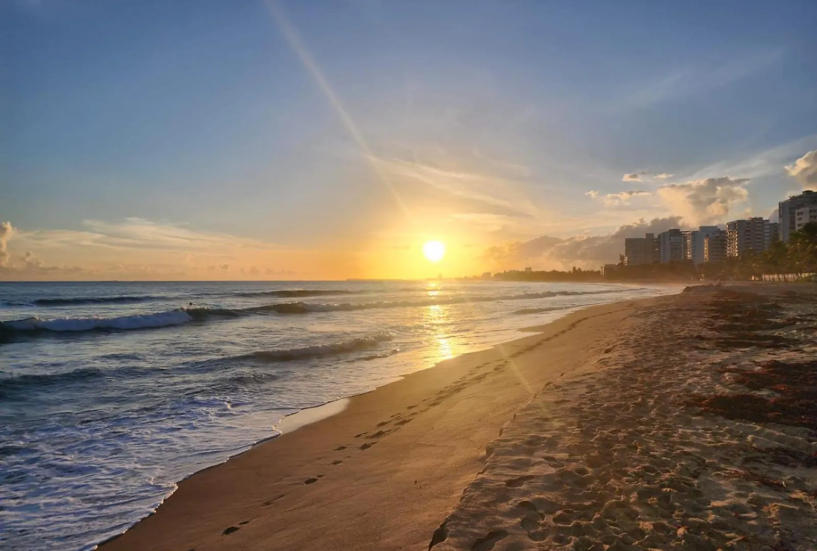 Stunning 3-Bedroom Beachside Apartment San Juan